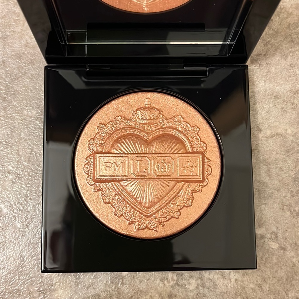 Pat McGrath highlighter in “Venusian Nude”